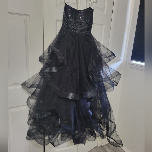 SHERRI HILL Formal Prom/Homecoming or other special occasion Black Gown - Picture 12 of 12